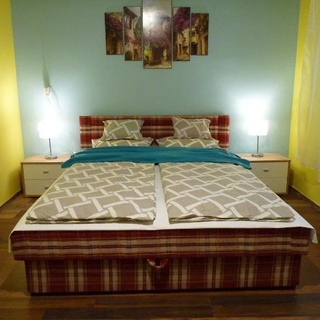 Eper Apartman Debrecen Exteriör bild